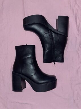 Y2K Black Platform Ankle Boots